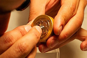 万国分针不走了