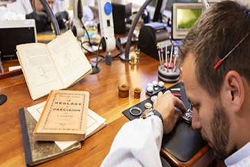 万国不走维修电话